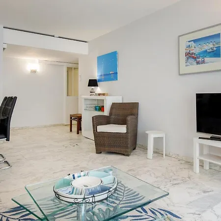 Apartment Laperouse Yourhosthelper